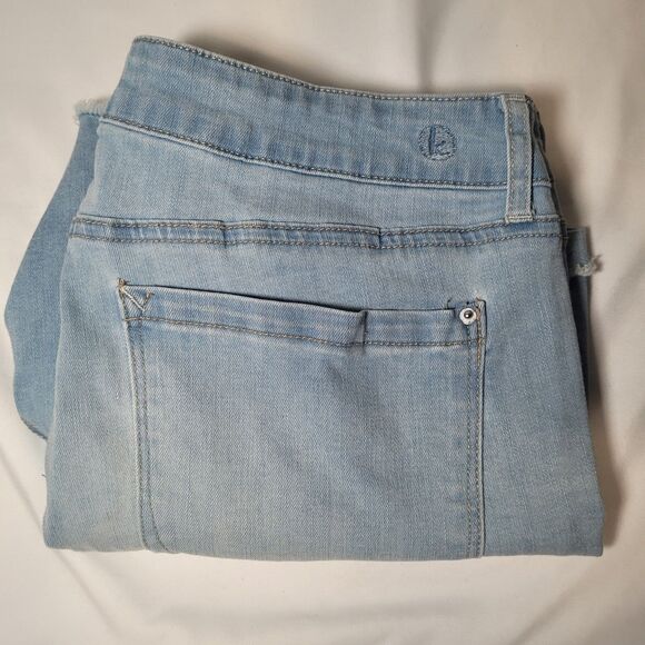 Kensie Jeans Denim Shorts, Like New, Light Blue, Women's size 8/29 - Picture 4 of 4